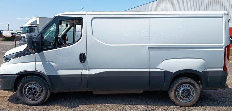 IVECO DAILY 35S14 GA8V12 L2H2 – GAZ – 36806 KMS – ANNEE 2021 BLANC FW-157-QS