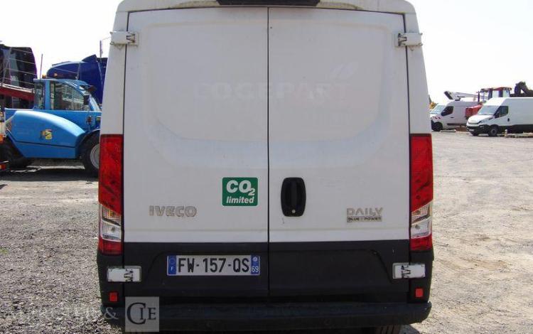 IVECO DAILY 35S14 GA8V12 L2H2 – GAZ – 36806 KMS – ANNEE 2021 BLANC FW-157-QS