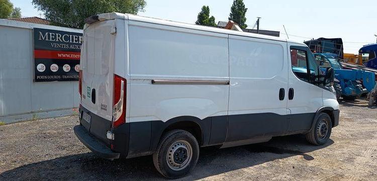 IVECO DAILY 35S14 GA8V12 L2H2 – GAZ – 36806 KMS – ANNEE 2021 BLANC FW-157-QS