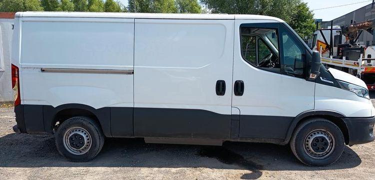IVECO DAILY 35S14 GA8V12 L2H2 – GAZ – 36806 KMS – ANNEE 2021 BLANC FW-157-QS