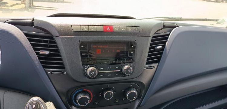 IVECO DAILY 35S14 GA8V12 L2H2 – GAZ – 36806 KMS – ANNEE 2021 BLANC FW-157-QS