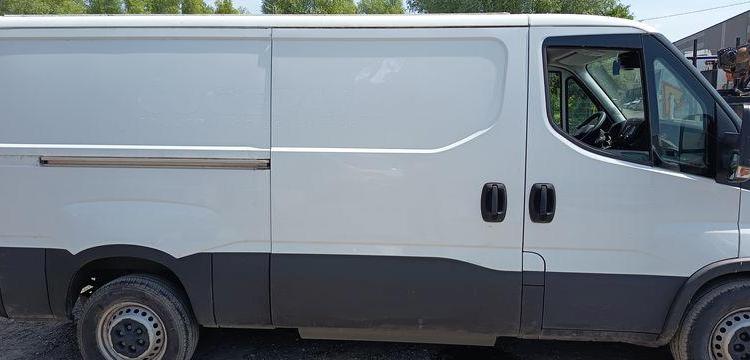 IVECO DAILY 35S14 GA8V12 L2H2 – GAZ – 36806 KMS – ANNEE 2021 BLANC FW-157-QS