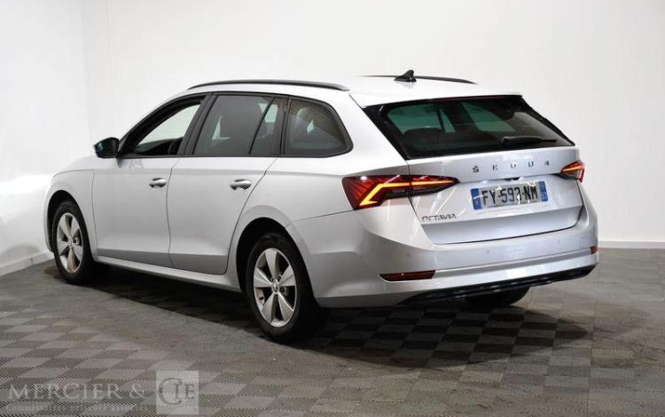 SKODA OCTAVIA GRIS FY-593-NM