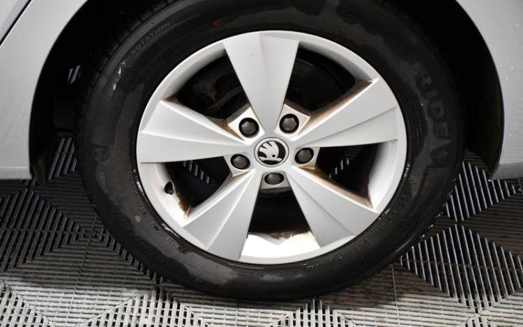 SKODA OCTAVIA GRIS FY-593-NM