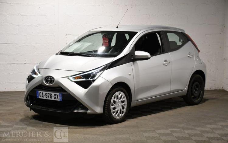 TOYOTA AYGO GRIS GA-976-XX
