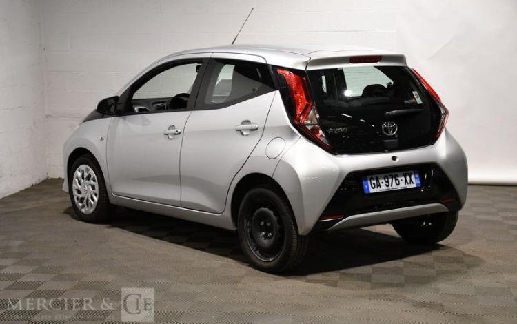 TOYOTA AYGO GRIS GA-976-XX