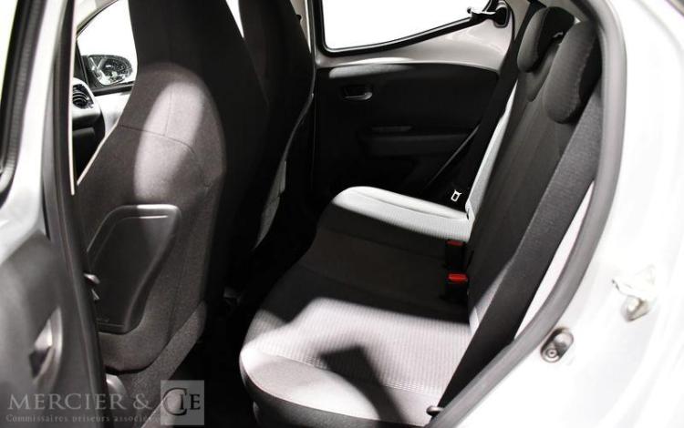 TOYOTA AYGO GRIS GA-976-XX