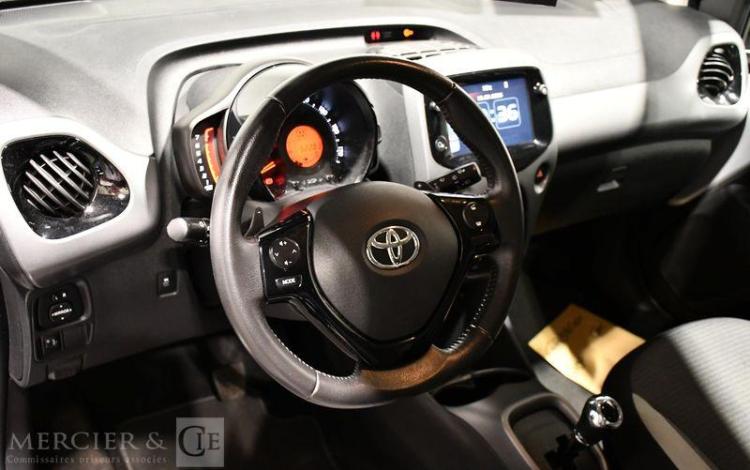 TOYOTA AYGO GRIS GA-976-XX