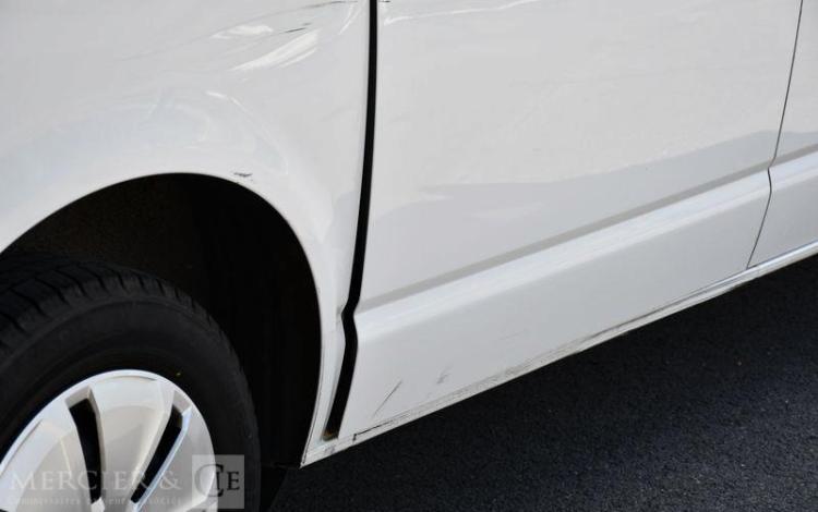 VOLKSWAGEN TRANSPORTER BLANC GC-242-SA