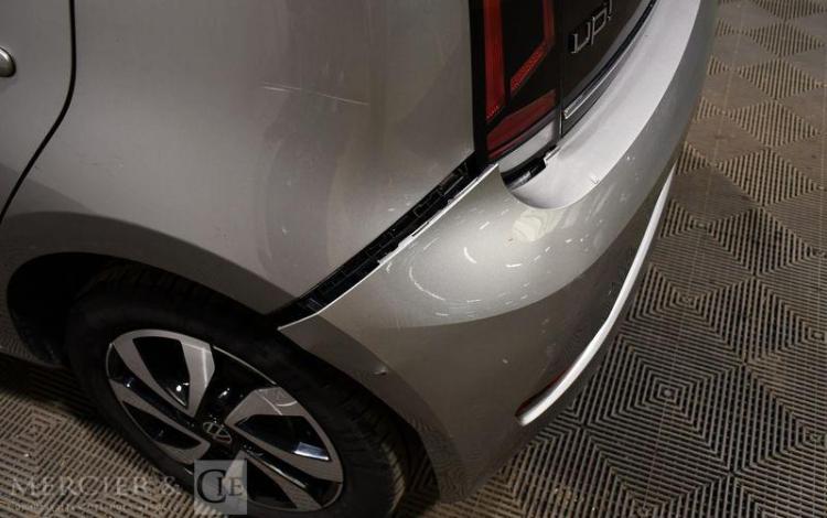 VOLKSWAGEN UP GRIS GD-236-SG