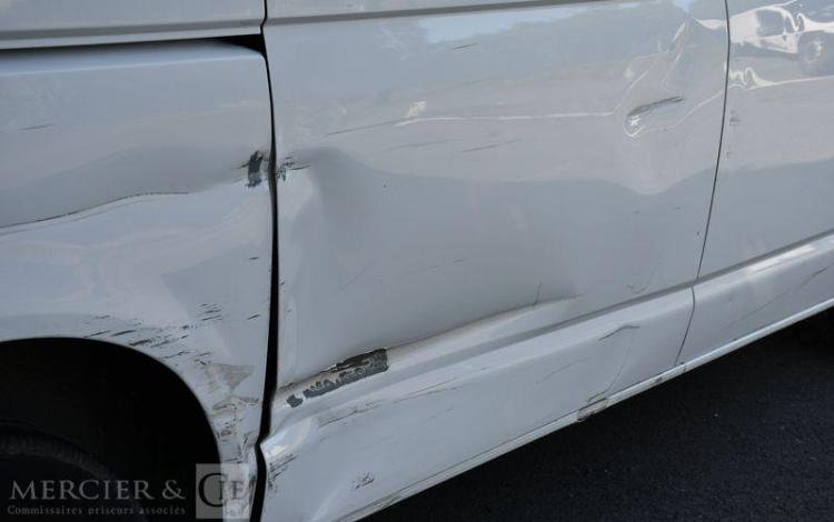 VOLKSWAGEN TRANSPORTER BLANC GD-466-AN