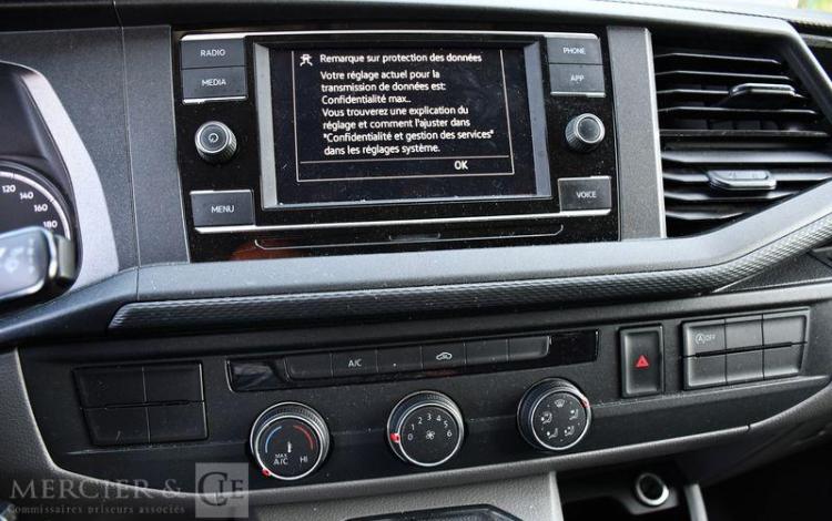 VOLKSWAGEN TRANSPORTER BLANC GD-466-AN