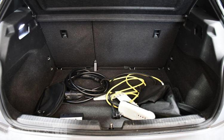 VOLKSWAGEN ID 3 PRO 58KWH GRIS GD-503-NE