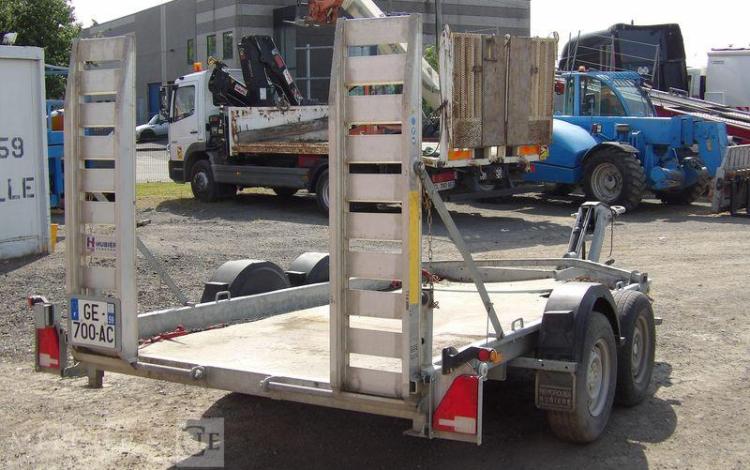 HUBIERE REMORQUE PORTE ENGIN 2 ESSIEUX PTAC 3,5 TONNES  GE-700-AC