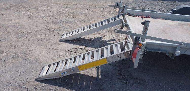 HUBIERE REMORQUE PORTE ENGIN 2 ESSIEUX PTAC 3,5 TONNES  GE-700-AC