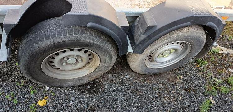 HUBIERE REMORQUE PORTE ENGIN 2 ESSIEUX PTAC 3,5 TONNES  GE-700-AC