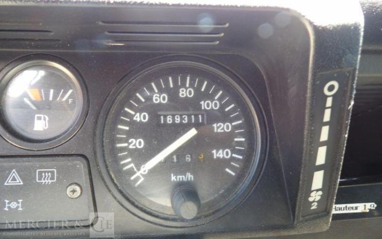 LAND ROVER DEFENDER MARRON GF-288-BX