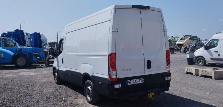IVECO DAILY 6 FOURGON 35S14 2,3 D 16V 136CV – DIESEL – 77481 KMS – ANNEE 2022 BLANC GF-317-PX