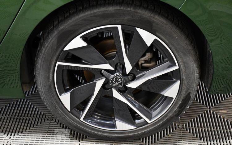 PEUGEOT 308 ALLURE PACK VERT GF-606-TS
