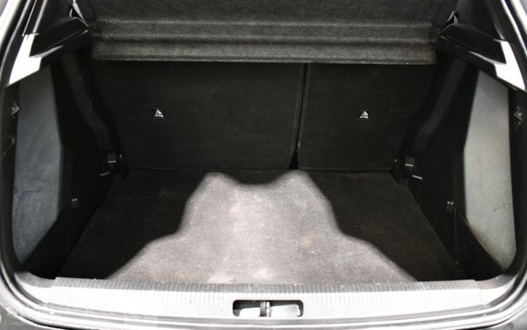 PEUGEOT 2008 ALLURE BLUE HDI 130 GRIS GG-030-MM