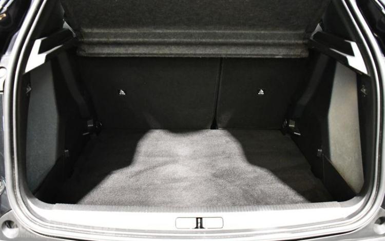PEUGEOT 2008 ROADTRIP BLUEHDI130 NOIR GG-909-DD