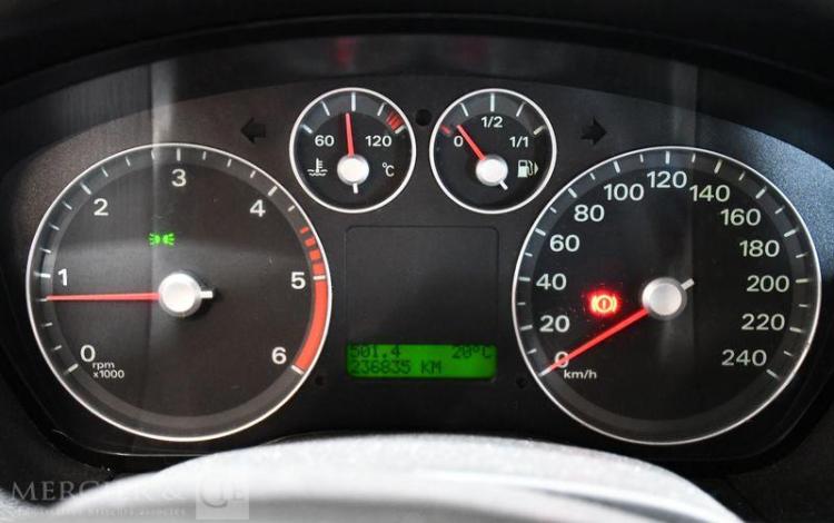 FORD FOCUS 2,0 TDCI 135 CH TITANIUM GRIS GG-961-FA