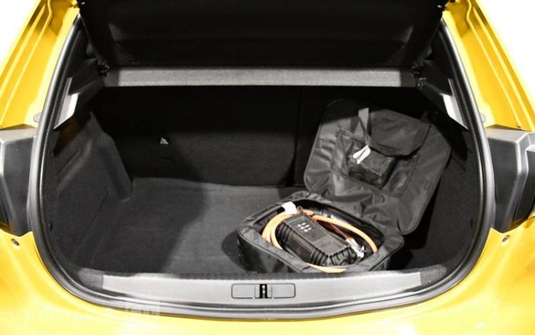 PEUGEOT e-208 ALLURE JAUNE GH-033-NX