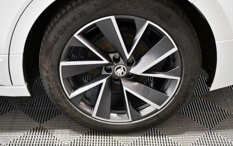 SKODA ENYAQ IV 82KWH BLANC GJ-355-QS