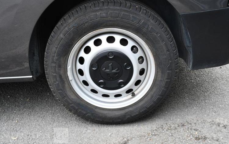PEUGEOT EXPERT E-ASPHALT STD 136CH GRIS GJ-909-JL