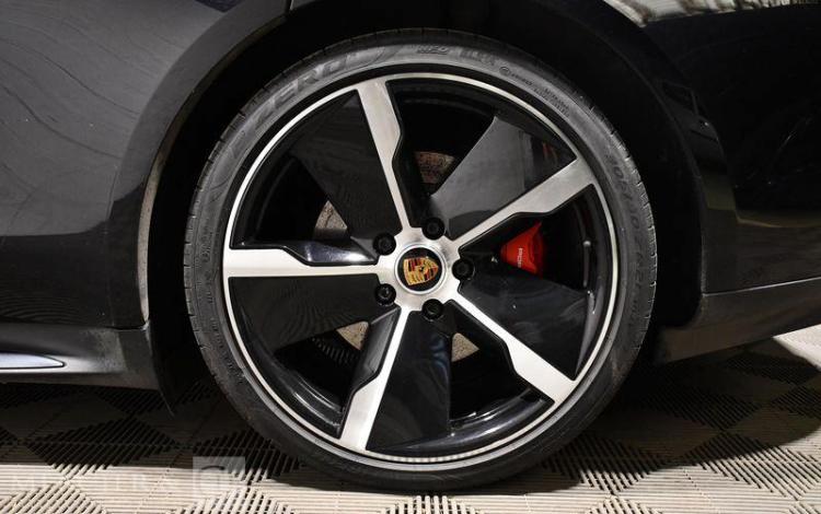 PORSCHE TAYCAN GTS  GK-035-JZ