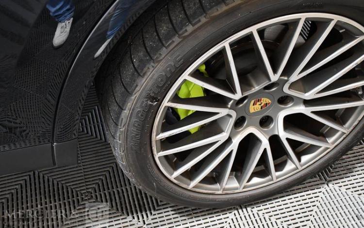 PORSCHE CAYENNE COUPE 3.0 E-HYBRID 462ch PLATINUM EDITION NOIR GL-541-GC