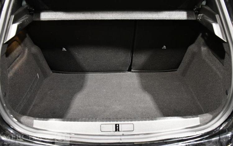 PEUGEOT 208 STYLE PURE TECH 75 S&S NOIR GP-999-XN