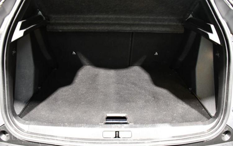 PEUGEOT 2008 1,5 BLUE HDI GRIS GS-348-DZ