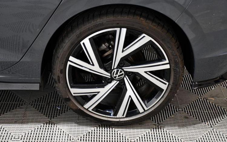 VOLKSWAGEN GOLF VIII 1.5 E-TSI 130 MHEV HYBRID OPF R-LINE DSG GRIS GW-048-CK