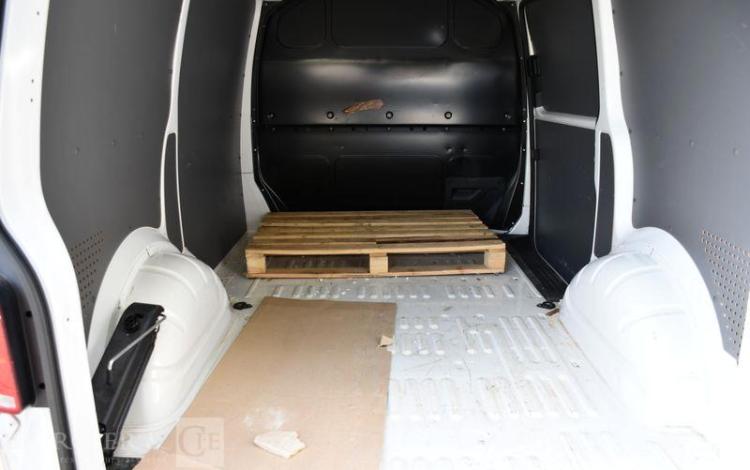 VOLKSWAGEN TRANSPORTER BLANC GX-464-PV