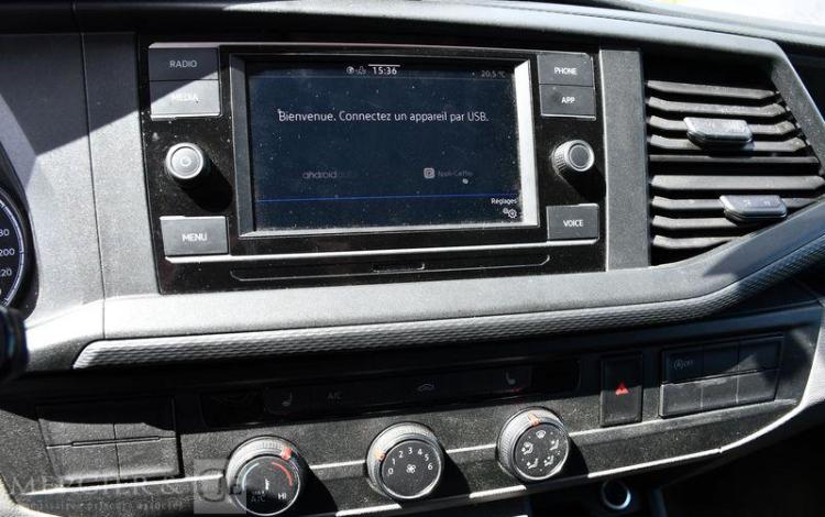 VOLKSWAGEN TRANSPORTER BLANC GX-665-RD