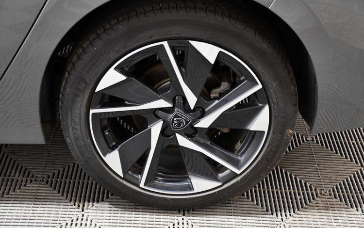 PEUGEOT 308 BERLINE ALLURE BLUE HDI 130 S EAT8 GRIS GY-338-JX