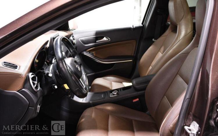 MERCEDES GLA 220 CDI 4 MATIC BVA AMG MARRON GZ-635-QG
