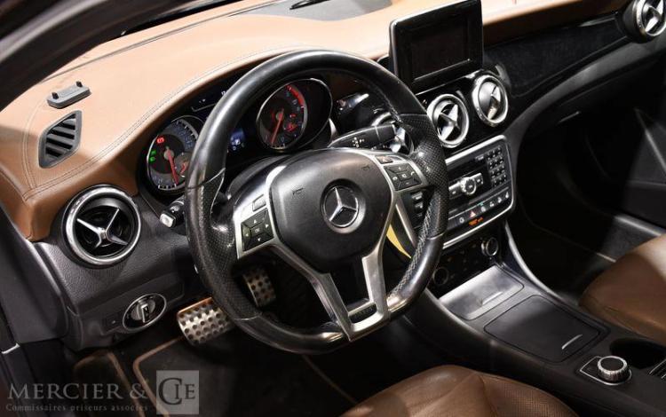 MERCEDES GLA 220 CDI 4 MATIC BVA AMG MARRON GZ-635-QG