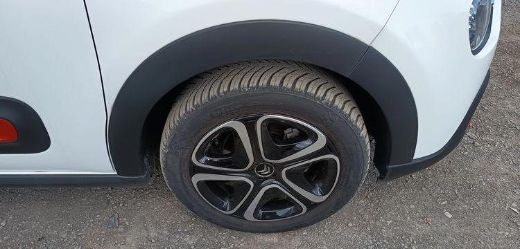 CITROEN C3 1.2 PURETECH 110 SHINE EAT – ESSENCE – 7537 KMS – ANNEE 2022 BLANC PZ2M217