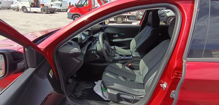 PEUGEOT 208 1,2 PURE TECH – ESSENCE – 16582 KMS ROUGE PZ2M521