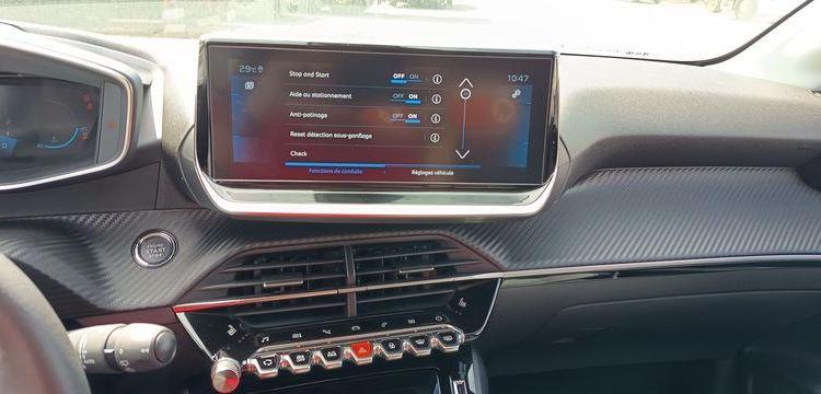 PEUGEOT 208 1,2 PURE TECH – ESSENCE – 16582 KMS ROUGE PZ2M521