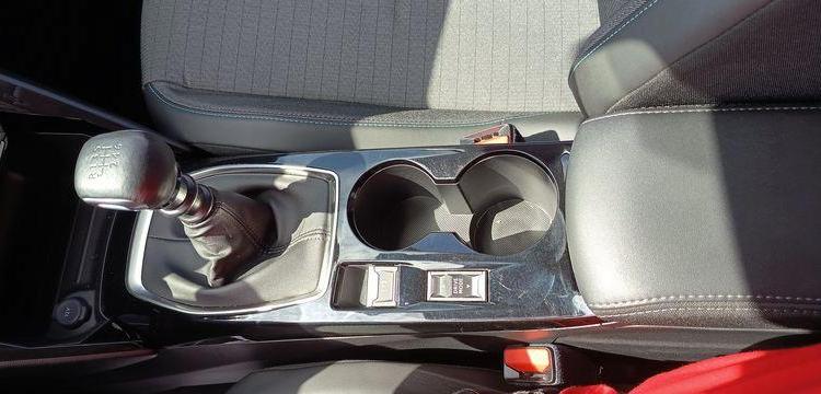PEUGEOT 208 1,2 PURE TECH – ESSENCE – 16582 KMS ROUGE PZ2M521