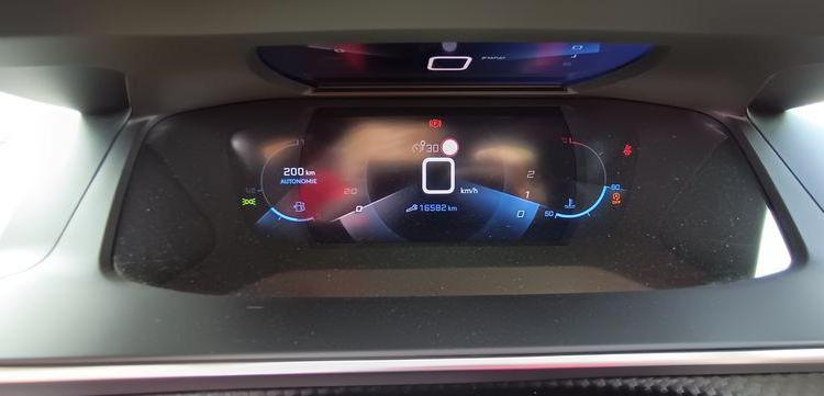 PEUGEOT 208 1,2 PURE TECH – ESSENCE – 16582 KMS ROUGE PZ2M521