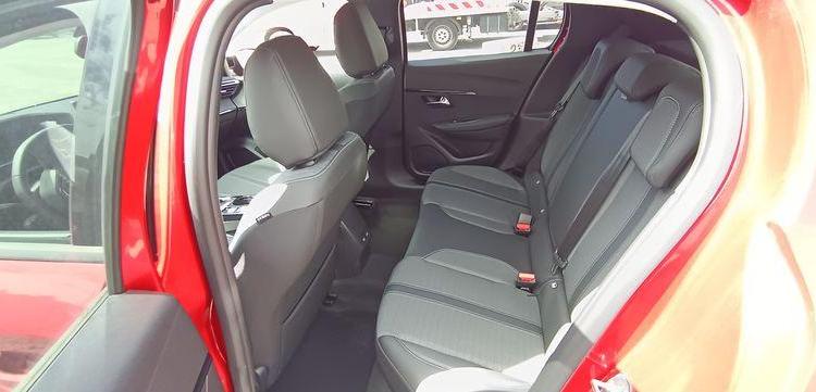 PEUGEOT 208 1,2 PURE TECH – ESSENCE – 16582 KMS ROUGE PZ2M521