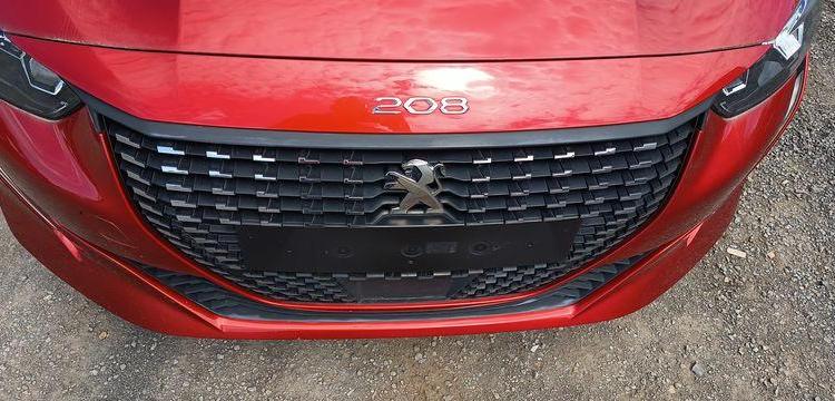 PEUGEOT 208 1,2 PURE TECH – ESSENCE – 16582 KMS ROUGE PZ2M521