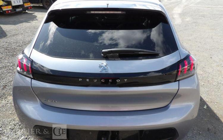 PEUGEOT 208 1.2 PURETECH 100 ALLURE – ESSENCE – 17452 KMS – ANNEE 2022 GRIS PZ2M529