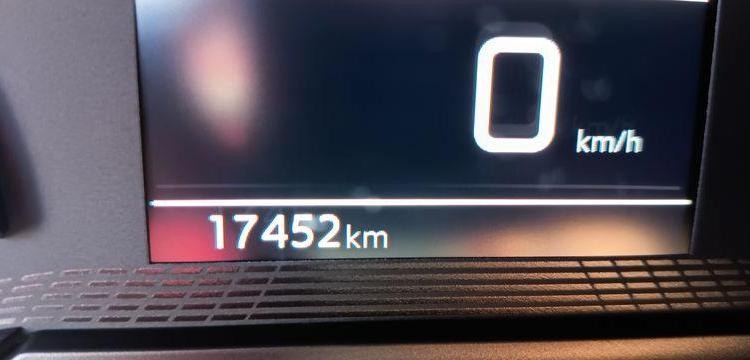 PEUGEOT 208 1.2 PURETECH 100 ALLURE – ESSENCE – 17452 KMS – ANNEE 2022 GRIS PZ2M529