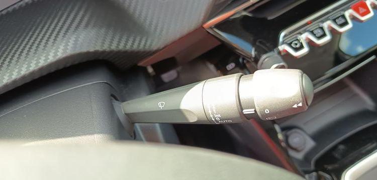 PEUGEOT 208 1.2 PURETECH 100 ALLURE – ESSENCE – 17452 KMS – ANNEE 2022 GRIS PZ2M529