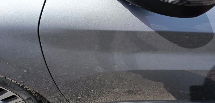 PEUGEOT 208 1.2 PURETECH 100 ALLURE – ESSENCE – 17452 KMS – ANNEE 2022 GRIS PZ2M529